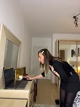 DivineAmely online show from March 10, 9:08 pm