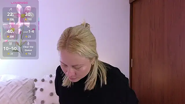 zoee  sweet online show from April 13, 11:05 pm