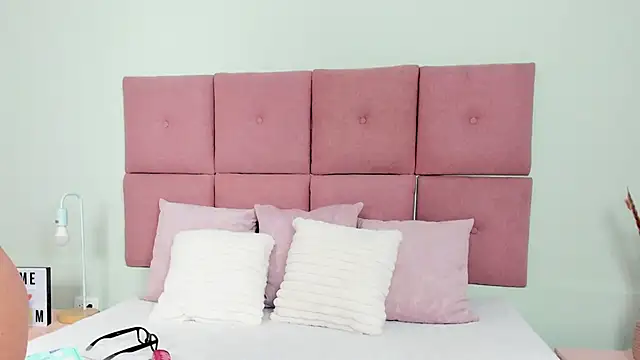 Hilaryportman online show from March 6, 4:40 am