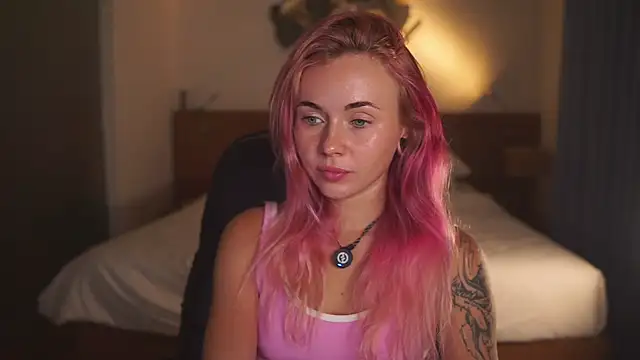 Sarah Pink online show from April 5, 2:38 pm