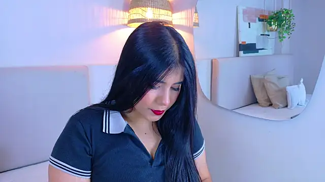 VioletBloomm online show from April 8, 12:07 pm