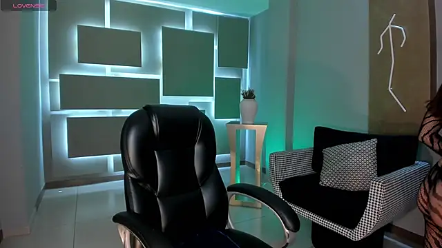 ScarlettRose X online show from April 8, 8:00 pm