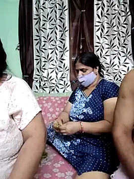 HoneyHush online show from March 18, 1:16 pm