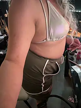 Alicethickpeach online show from June 16, 10:55 pm