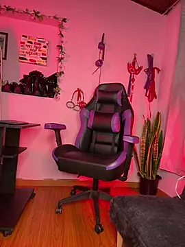 kenia thompsom01 online show from March 30, 11:59 pm