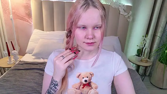 AnnieVibe online show from March 31, 5:35 pm