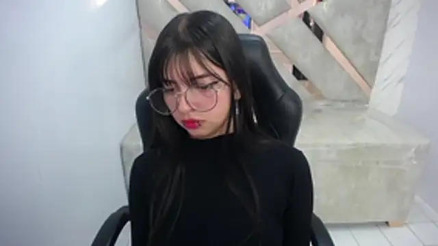 elizabeth t  online show from March 15, 1:13 pm