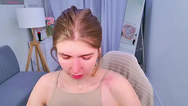 Bubble Chloe online show from May 2, 2:09 pm