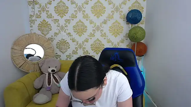 ALISS M  online show from March 30, 3:55 pm