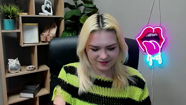 SweetLilyxo online show from March 17, 2:43 pm