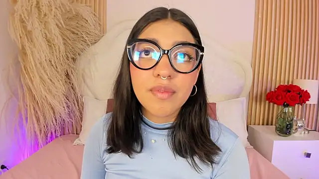 rebeca taylor online show from April 11, 6:30 am