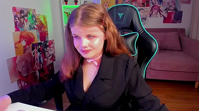 ChloeHalses online show from June 4, 4:11 pm