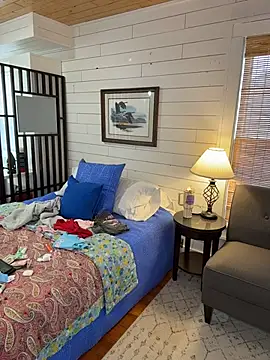 mooviebaby online show from April 4, 9:13 pm