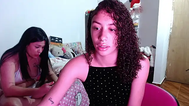 ShanellYSharlot online show from April 24, 11:40 pm