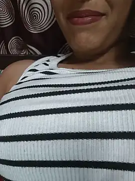 komalsharma99 online show from May 30, 6:16 pm
