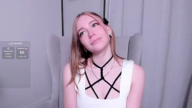 RowenaIanniello online show from April 3, 12:19 am