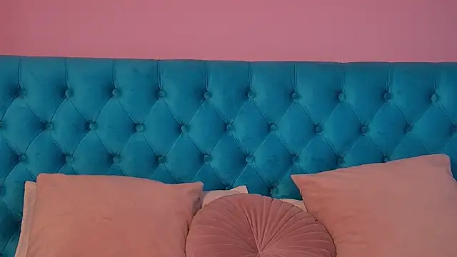 DelilahRayn online show from June 1, 5:20 am