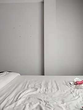 Lyonette reading1 online show from April 16, 3:01 pm