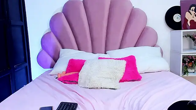 Lili Stone  online show from April 11, 7:45 am