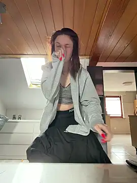 ViviLuu online show from March 24, 10:09 am