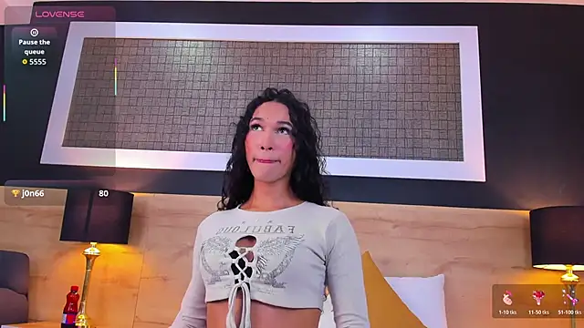 Chloee  Adams online show from April 13, 8:20 pm