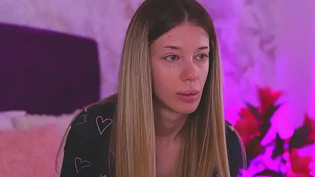 EllinaNuria online show from March 23, 5:13 am