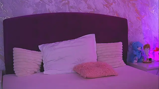 EllinaNuria online show from April 17, 4:47 am