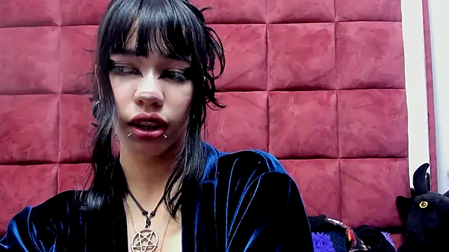 DAKOTALUCIFENA online show from March 14, 6:14 am