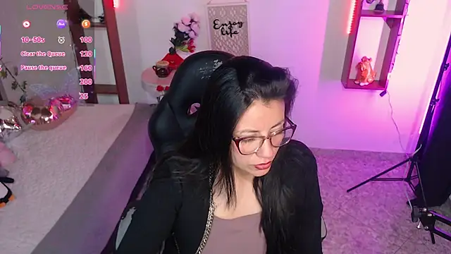 QueenRose94 online show from March 17, 1:04 pm