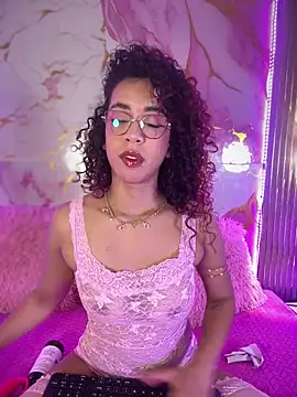 Woo isDaphne online show from March 4, 11:00 pm