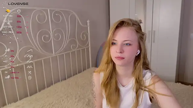 lilMelaniloveis online show from March 4, 7:26 am