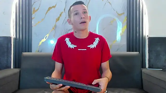 Isaak 26 online show from April 13, 11:00 am