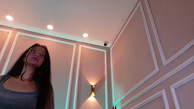 SuzyFox  online show from April 14, 8:09 pm