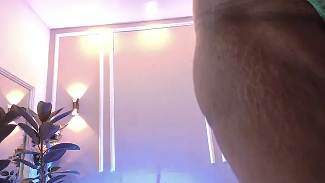 SuzyFox  online show from March 29, 9:36 pm