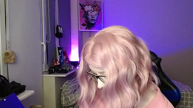 LunaXcherry online show from April 8, 7:16 pm