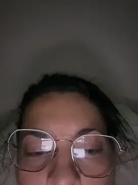 justinahallo online show from February 9, 9:33 am