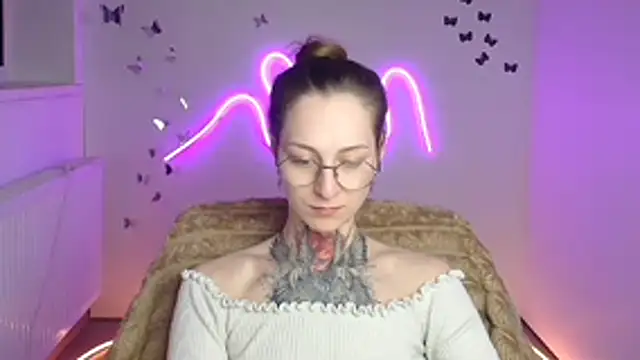 Esmi Winter online show from April 18, 11:24 am