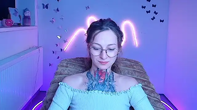 Esmi Winter online show from March 25, 6:33 pm