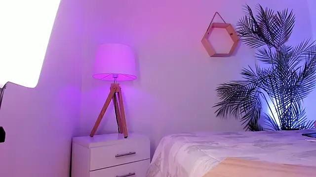 Shopie Colucci online show from March 29, 6:07 pm