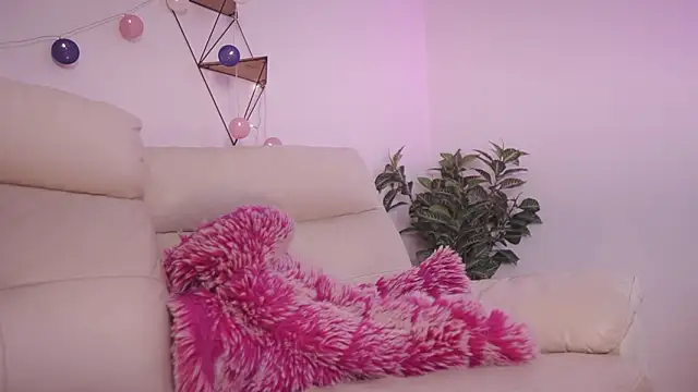 Shopie Colucci online show from March 10, 8:46 pm