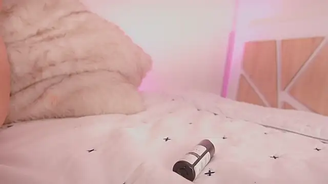 Shopie Colucci online show from April 11, 7:45 am