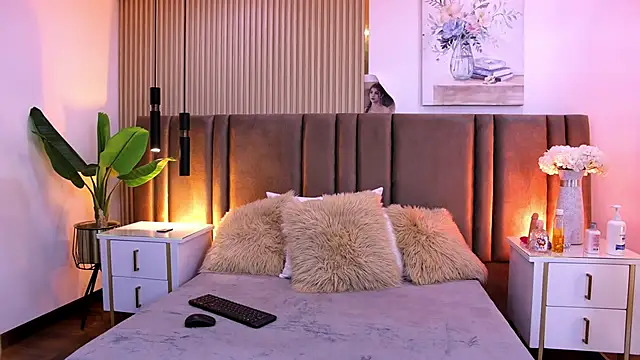 SaraLugo online show from March 17, 7:40 pm