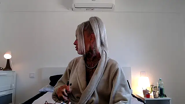 Sophie-Logan-Ink online show from April 22, 12:13 pm