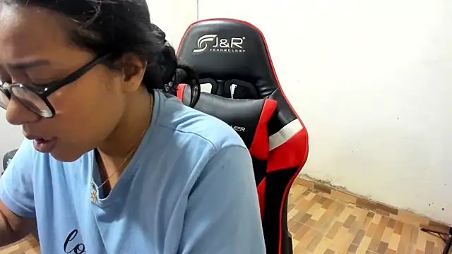 QueenNyxx online show from April 7, 2:30 pm