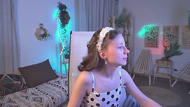 ElliFrankenweenie online show from April 8, 6:48 am