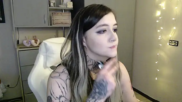 Rin Tozier online show from April 7, 1:07 am