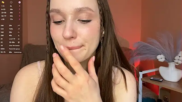 LilliHudons online show from February 16, 9:20 am