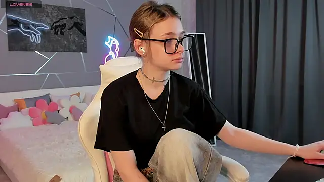 naomi reiss online show from July 21, 1:39 am
