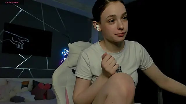 naomi reiss online show from May 26, 1:27 am