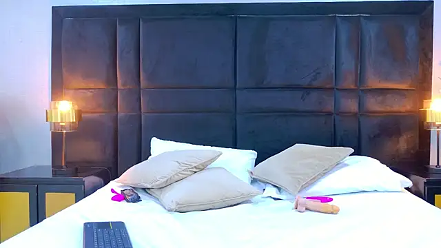 HollyOlson online show from March 28, 8:30 pm